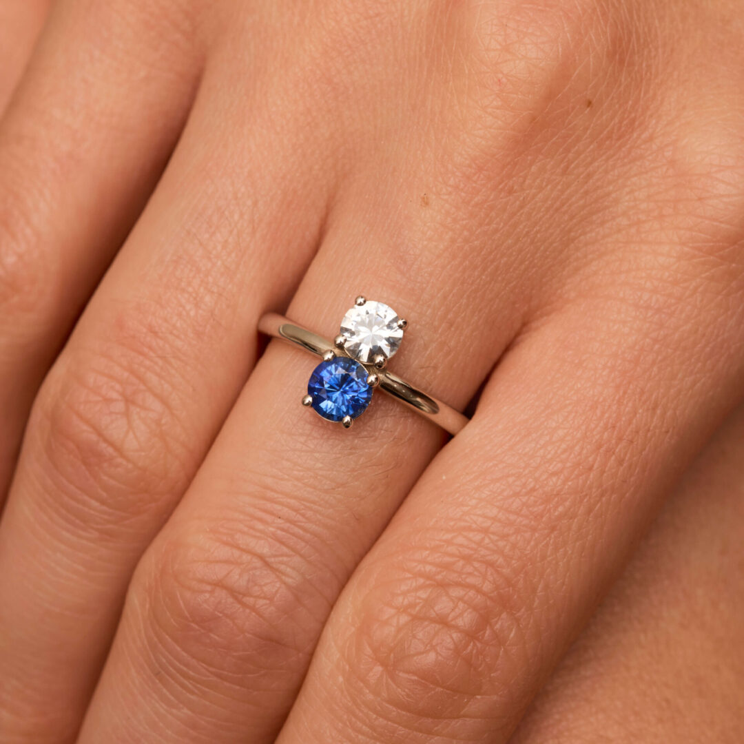 Bague Toi & Moi Saphir Bleu et Saphir Blanc