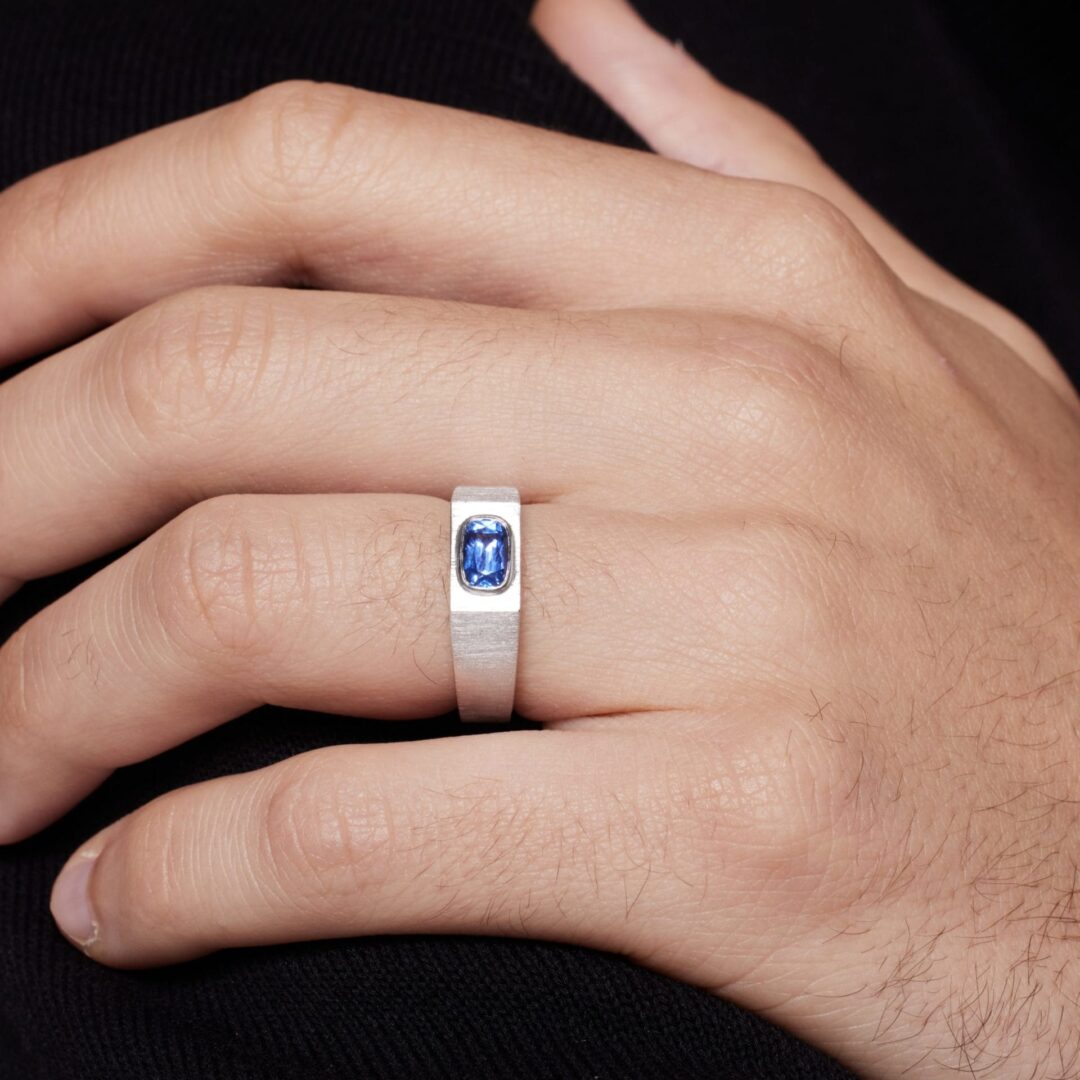 Bague Azhar - Saphir Vivid Bleu 1.29 carats