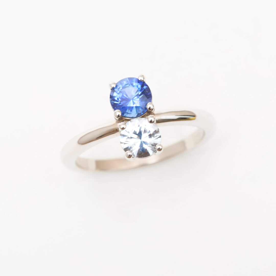 Bague Toi et Moi Saphir bleu et saphir blanc
